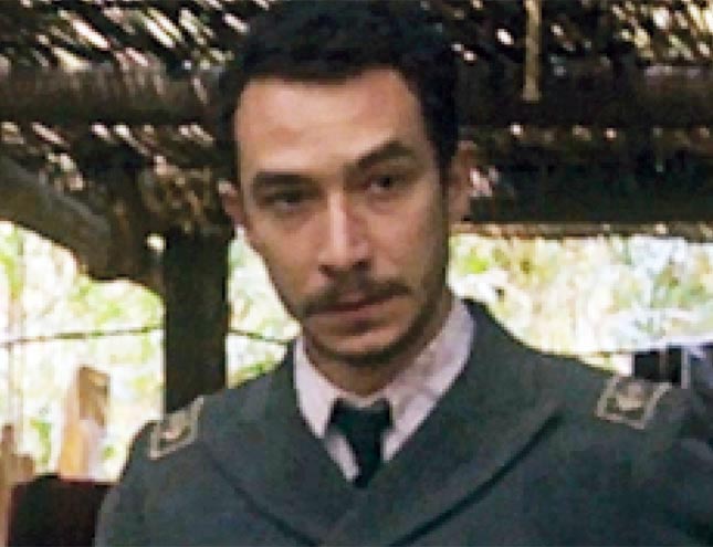 Sedat Ali Erdinç Ertuğrul 1890 filminde Ertuğrul fırkateyni subayı rolünde (edat Ali Erdinc olarak da yazılır)
